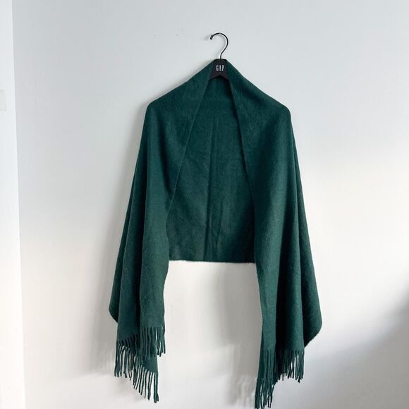 Zara Oversized Fringe Scarf in Green - Picture 7 of 8